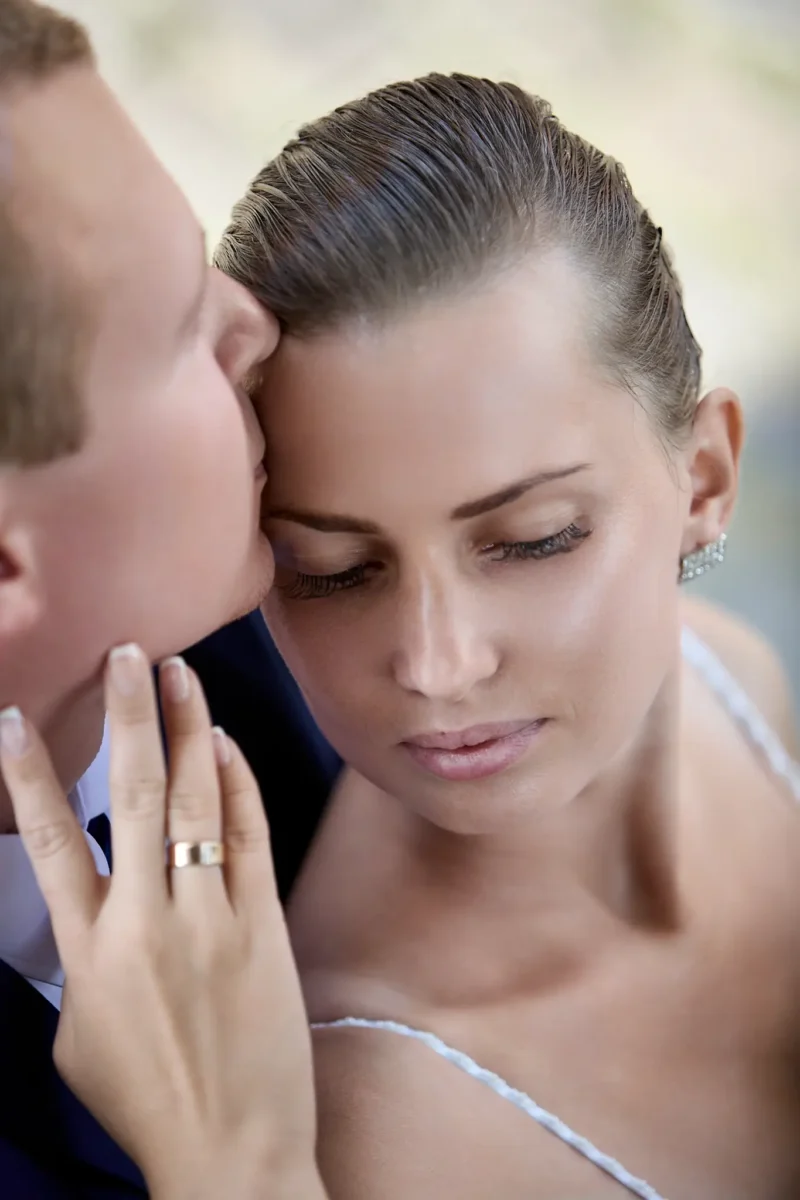 Braut beim Getting Ready vor der Hochzeit auf Ærø
